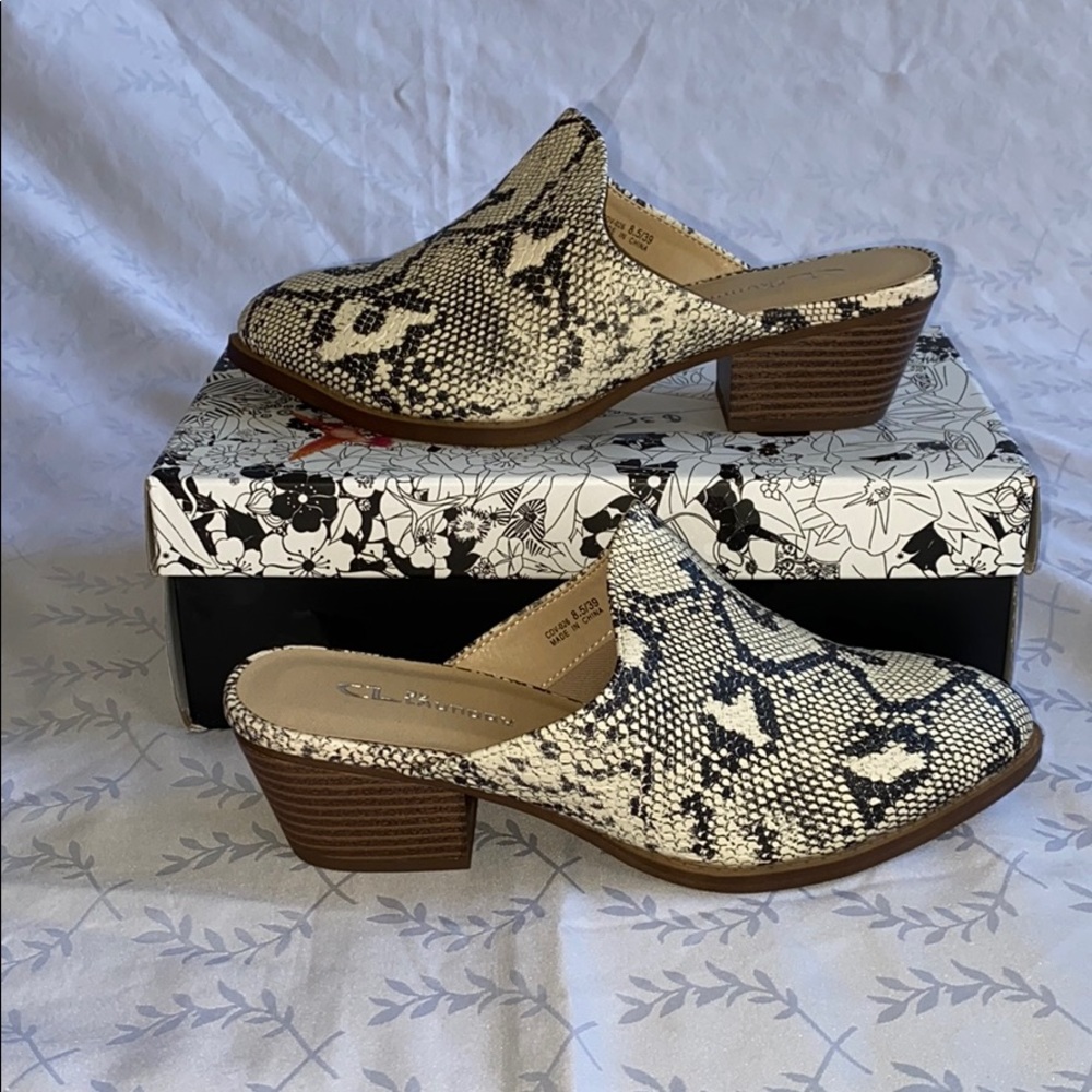 Closed toed snake skin pattern high heels